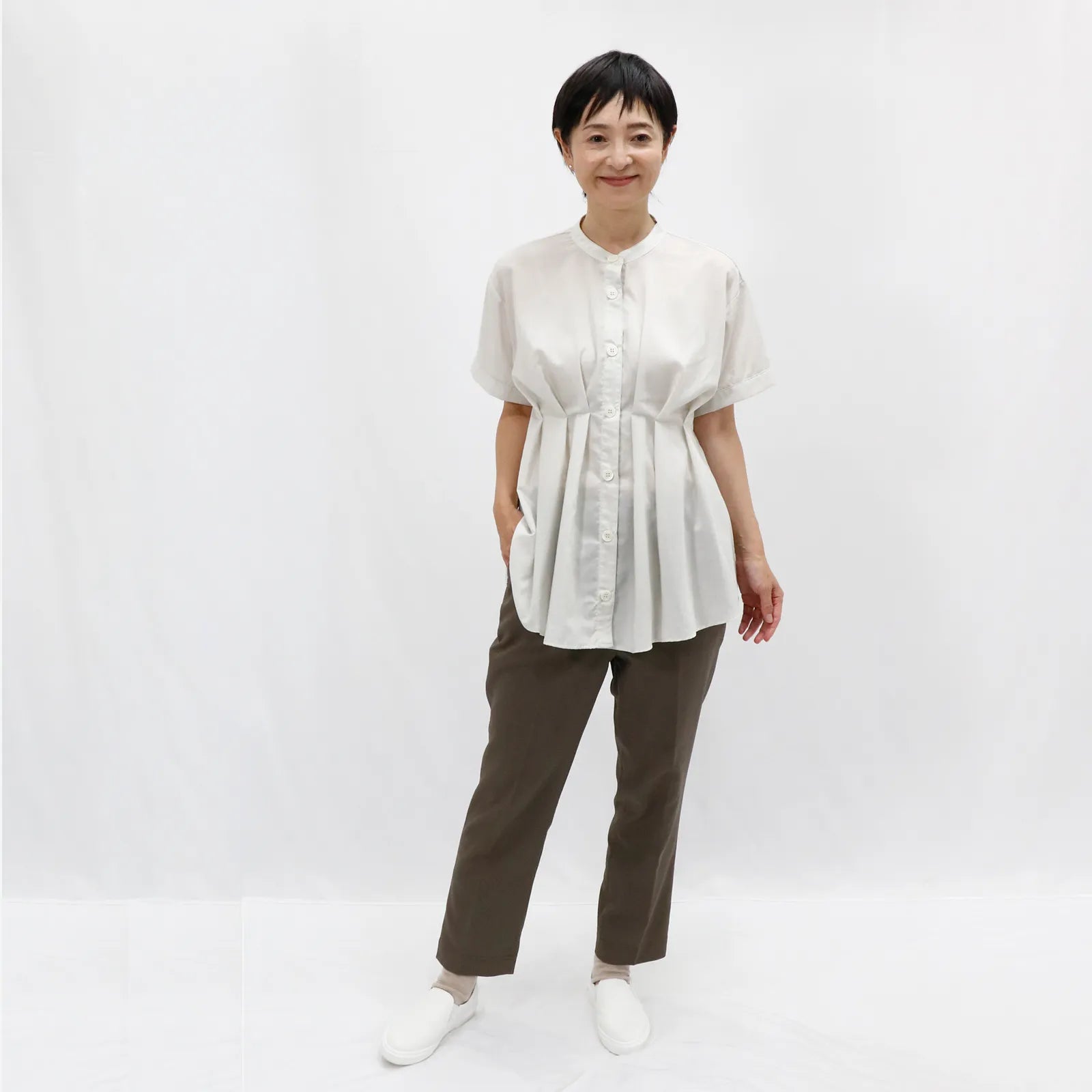 【日本製・接触冷感&吸水速乾で汗ばむ夏の日にも心地よく】タックドレープブラウス