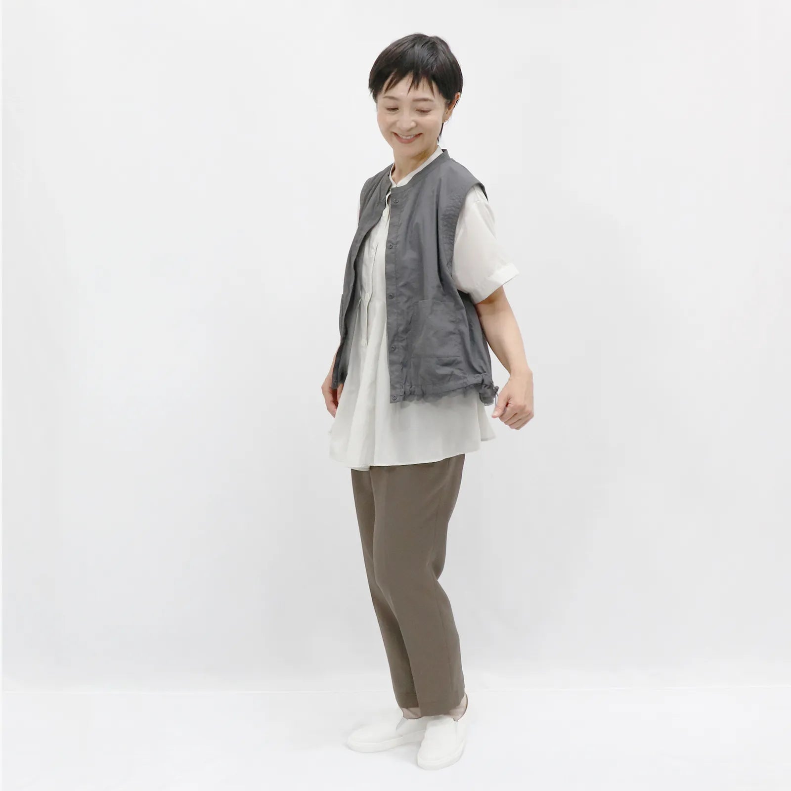 【リバーシブルで2つの表情を楽しめる】チュールリバーシブルベスト