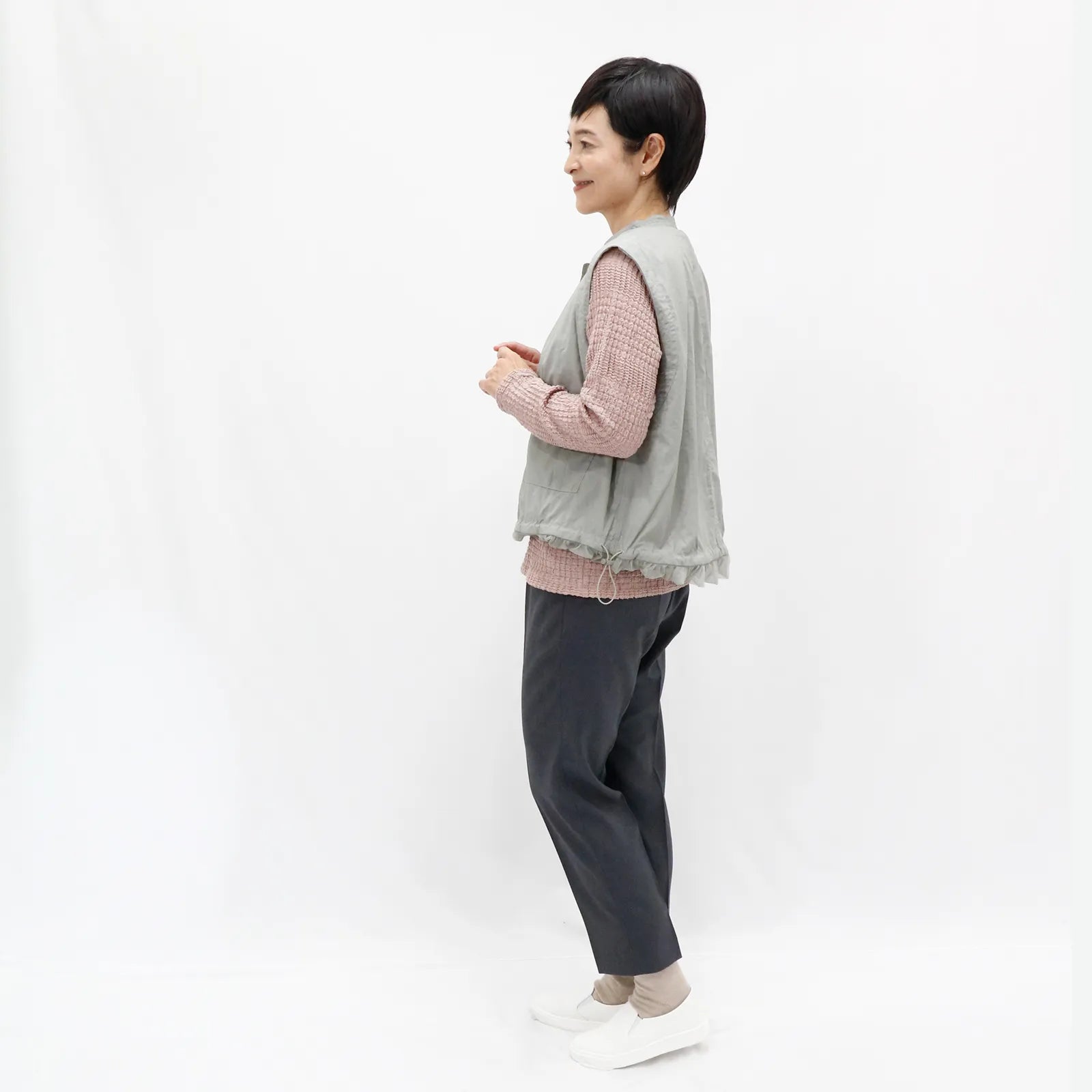 【リバーシブルで2つの表情を楽しめる】チュールリバーシブルベスト