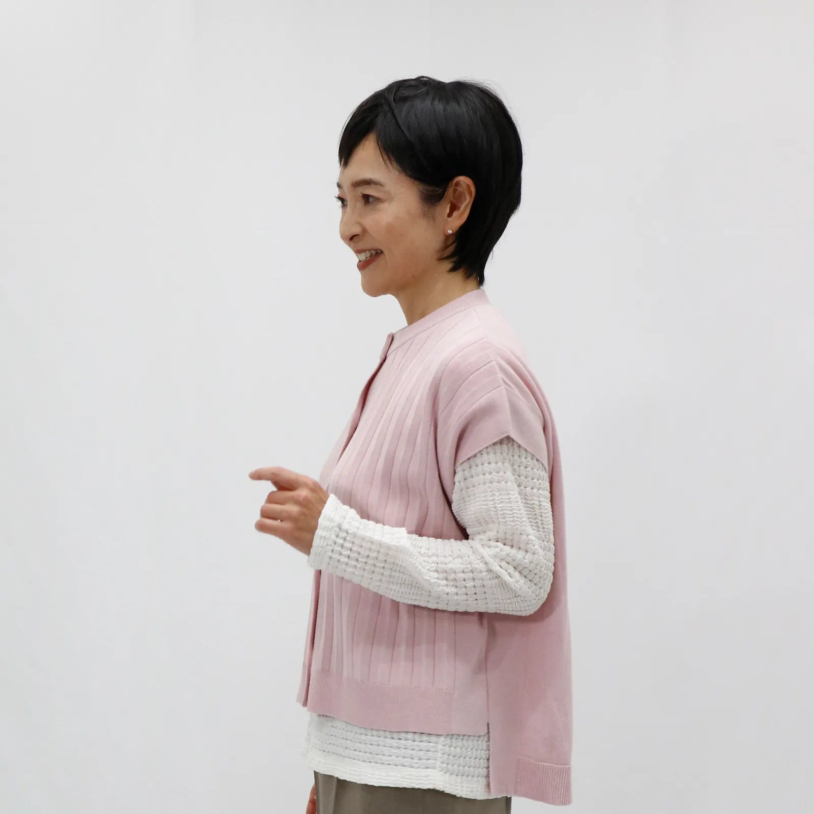 【抗菌防臭加工の立体的なベスト】プリーツニットベスト