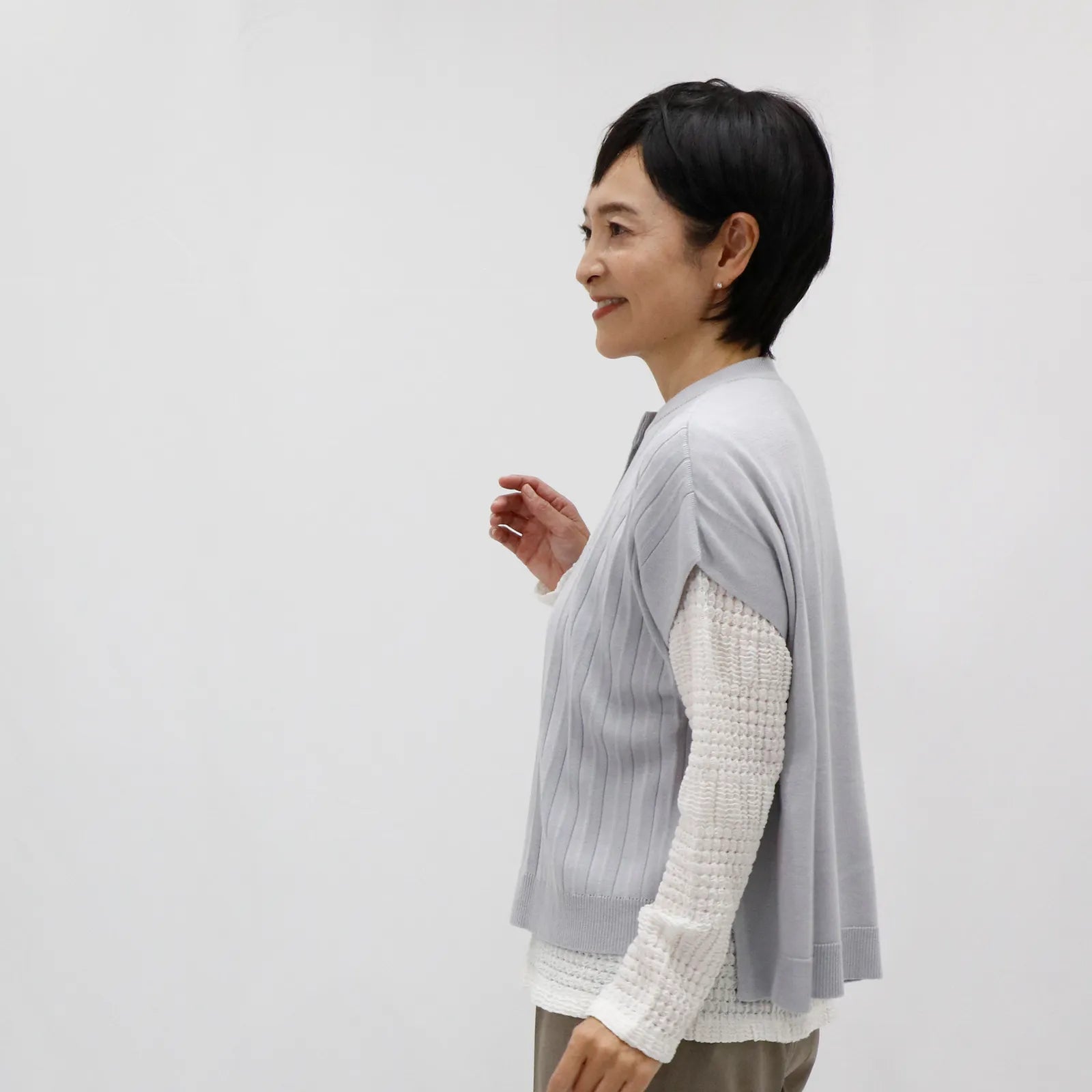 【抗菌防臭加工の立体的なベスト】プリーツニットベスト