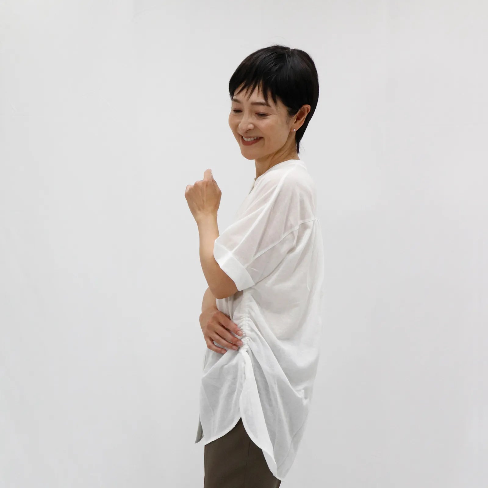 【日本製/洗練された軽やかさ】ドロストブラウス