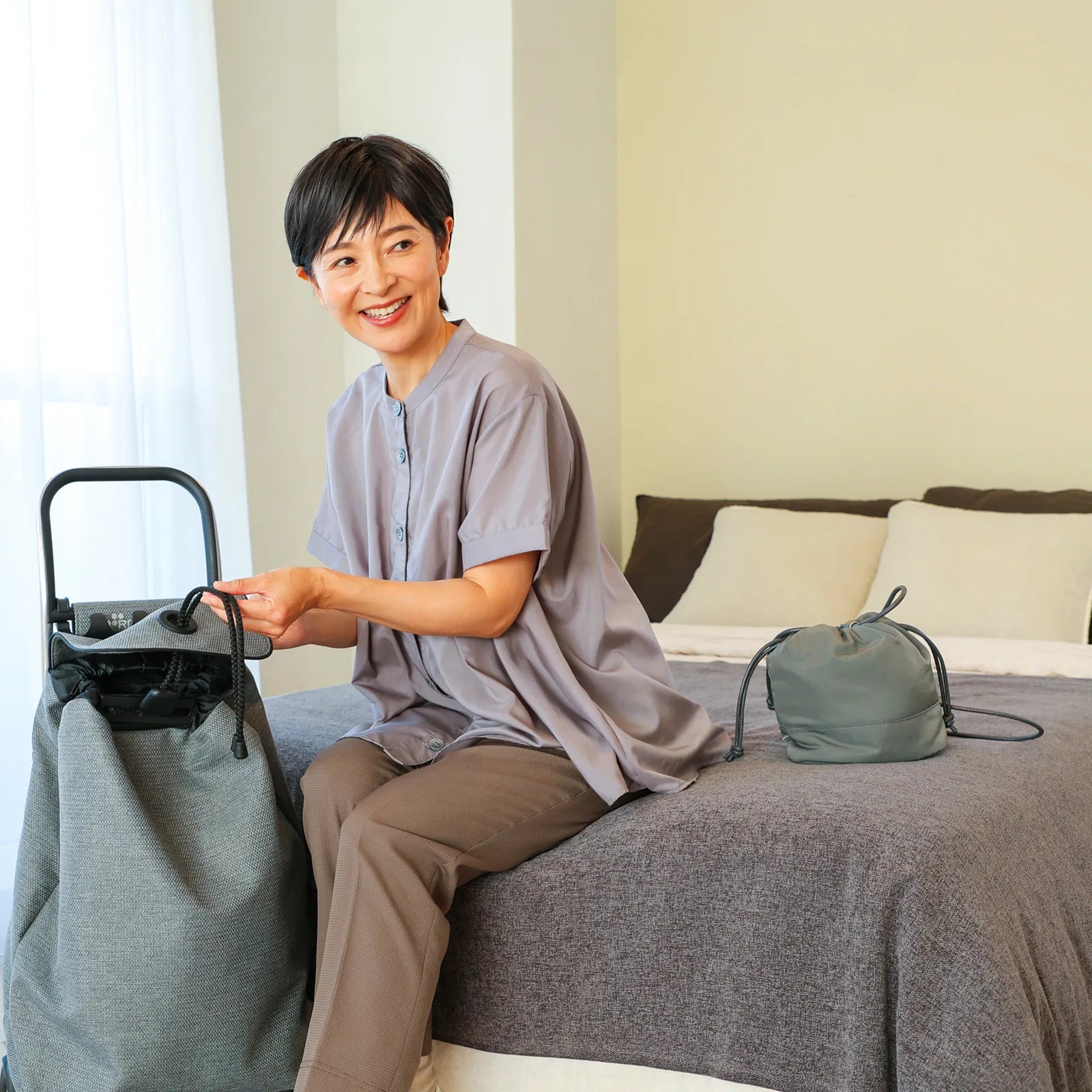 【日本製・接触冷感&吸水速乾で汗ばむ夏の日にも心地よく】タックドレープブラウス