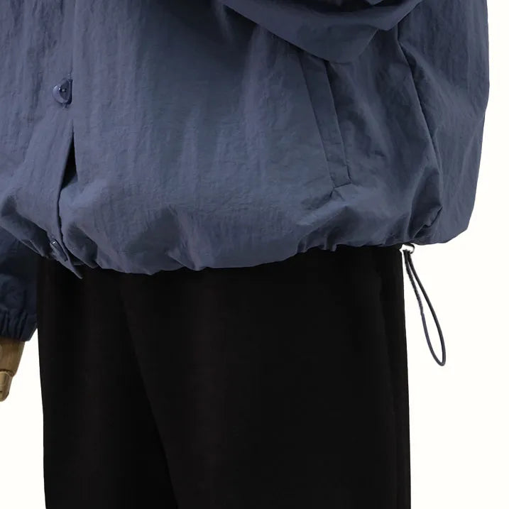 【立ち姿を美しく演出・軽量設計で、疲れにくく快適】タックブルゾン