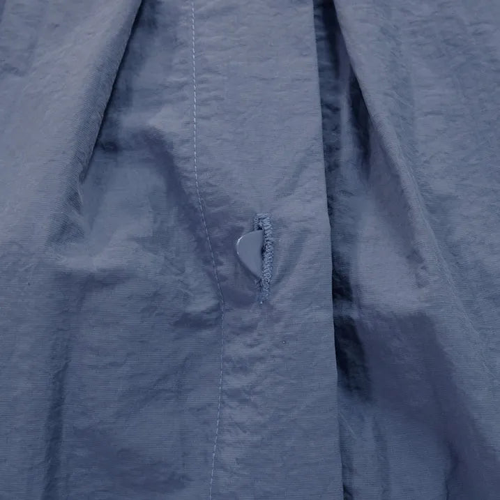 【立ち姿を美しく演出・軽量設計で、疲れにくく快適】タックブルゾン