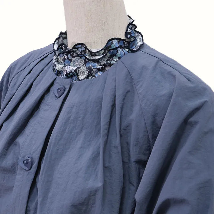 【立ち姿を美しく演出・軽量設計で、疲れにくく快適】タックブルゾン