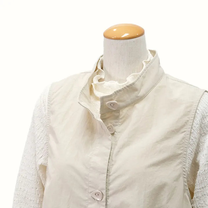 【裾のフリルが大人カワイイを演出・洗濯機◎たたんでバッグにIN】ナイロンタフタベスト