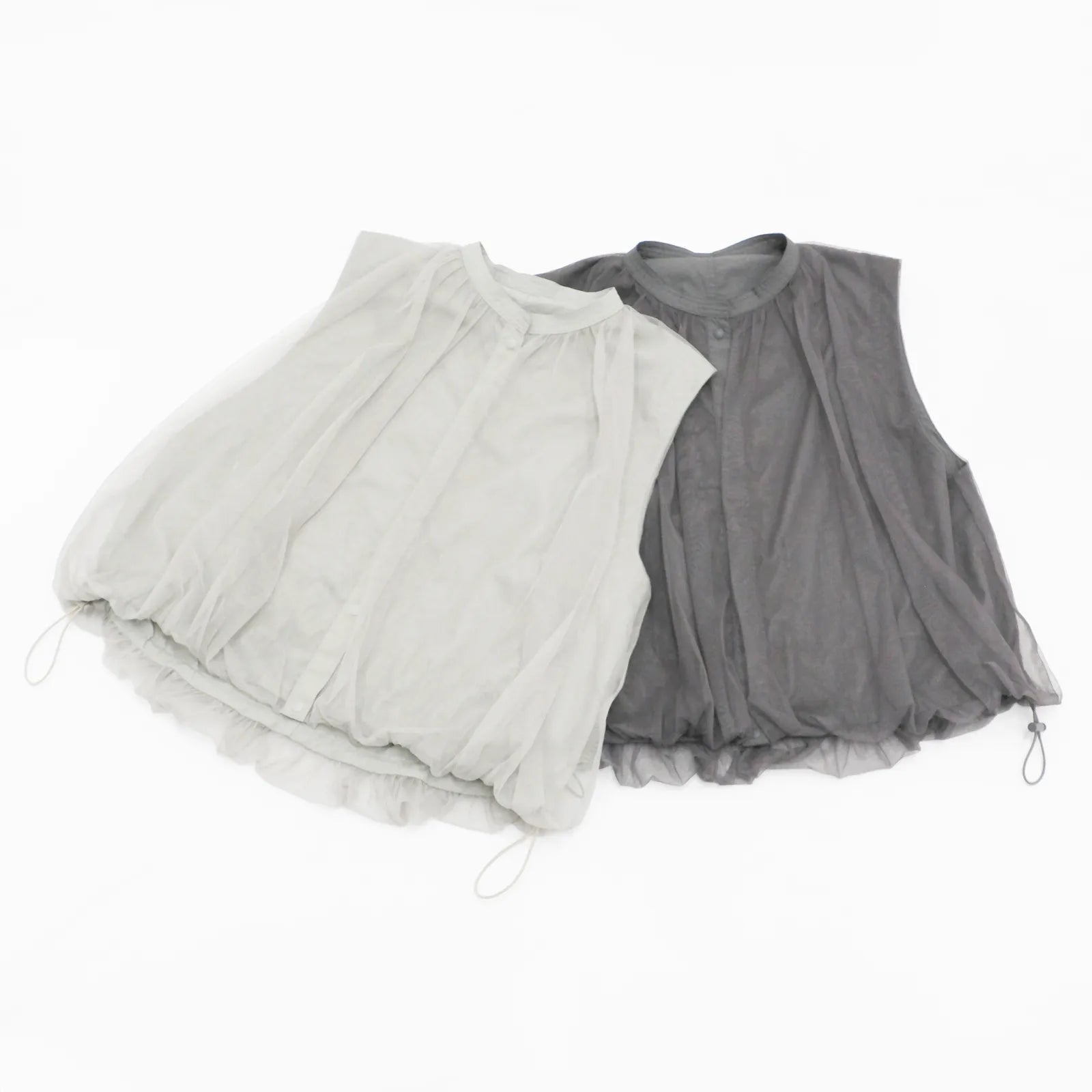 【リバーシブルで2つの表情を楽しめる】チュールリバーシブルベスト