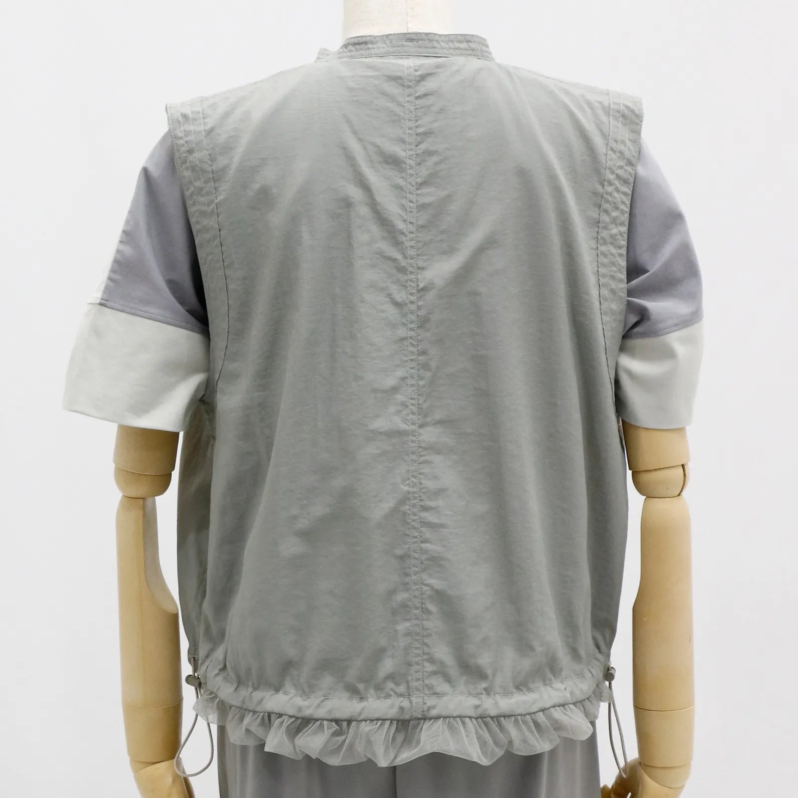 【リバーシブルで2つの表情を楽しめる】チュールリバーシブルベスト