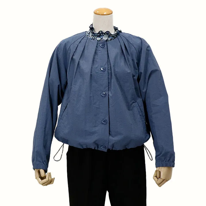 【立ち姿を美しく演出・軽量設計で、疲れにくく快適】タックブルゾン