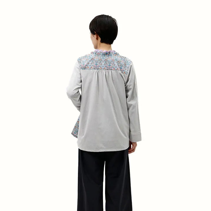 【顔まわりの印象もふんわり華やかに・日本製・綿100%・洗濯◎】リバティプリントレース付きブラウス