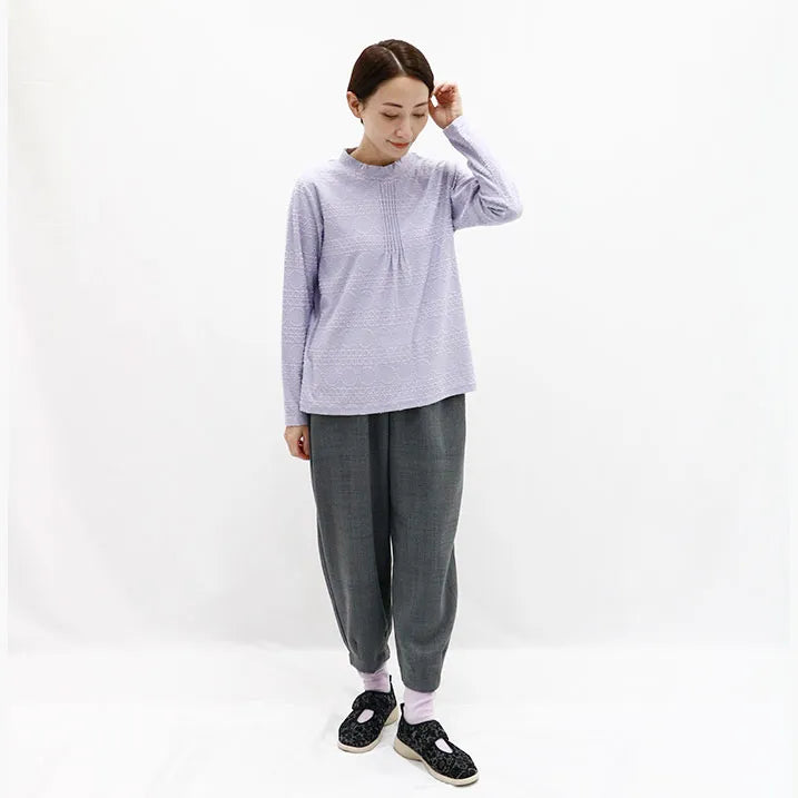 【洗濯◎ストレッチ素材で動きを妨げない】ドットジャカードプルオーバー
