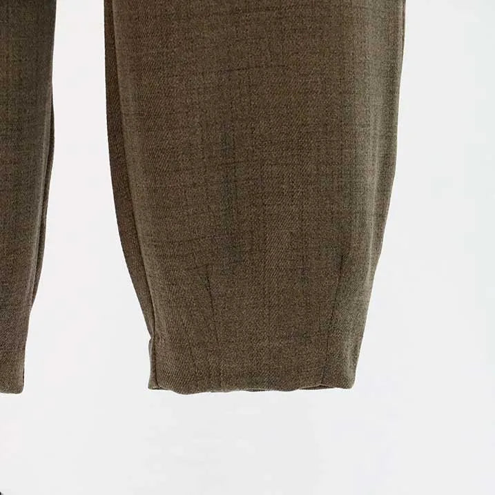 Made in Japan - Versatile and versatile: Tweed-style pants with darts at the hem