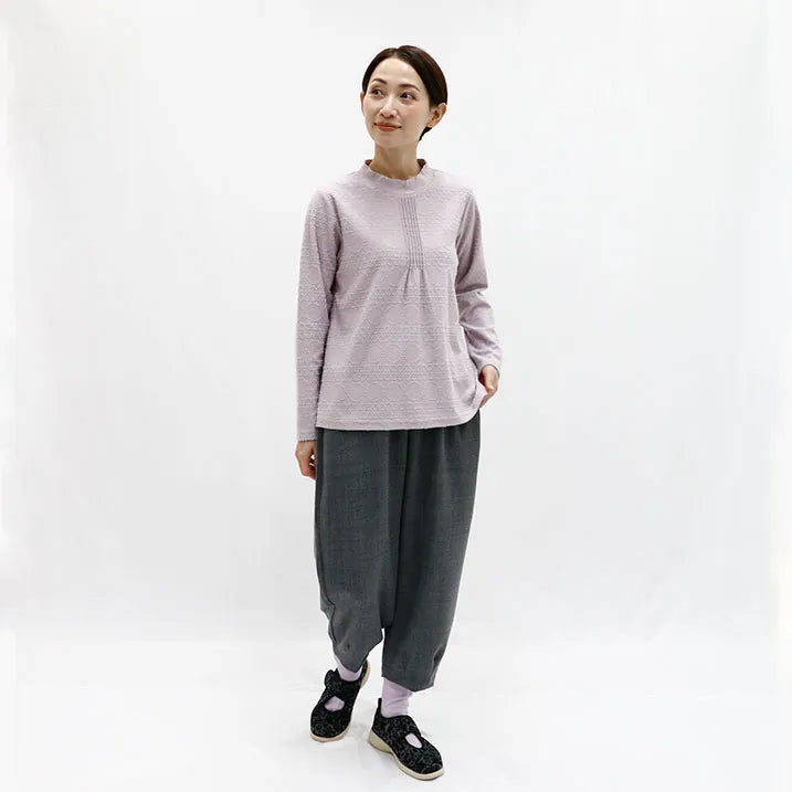 【洗濯◎ストレッチ素材で動きを妨げない】ドットジャカードプルオーバー