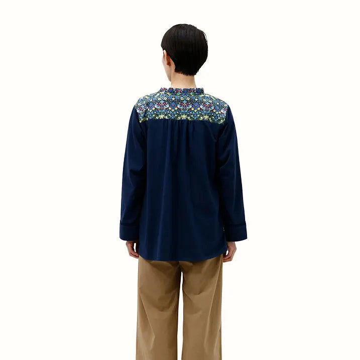 【顔まわりの印象もふんわり華やかに・日本製・綿100%・洗濯◎】リバティプリントレース付きブラウス