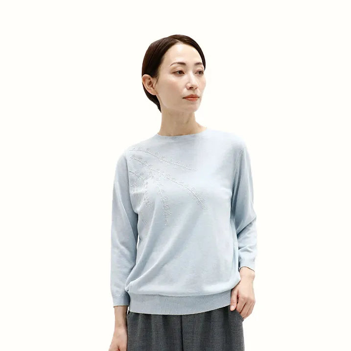 【亮点在于胸前的亮片刺绣。它很薄,可以单穿,也可以叠穿。】刺绣针织套头衫