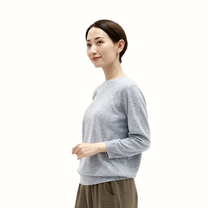 【亮点在于胸前的亮片刺绣。它很薄,可以单穿,也可以叠穿。】刺绣针织套头衫