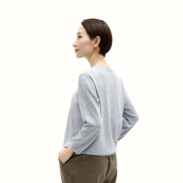 【亮点在于胸前的亮片刺绣。它很薄,可以单穿,也可以叠穿。】刺绣针织套头衫