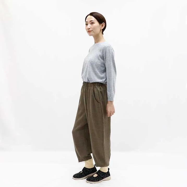 Made in Japan - Versatile and versatile: Tweed-style pants with darts at the hem