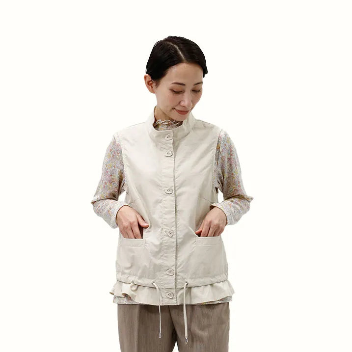 【裾のフリルが大人カワイイを演出・洗濯機◎たたんでバッグにIN】ナイロンタフタベスト