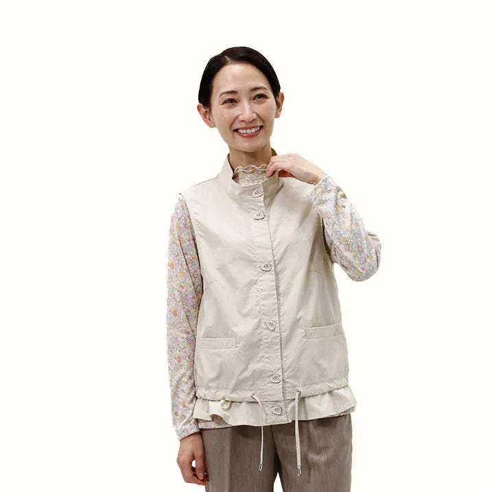 【裾のフリルが大人カワイイを演出・洗濯機◎たたんでバッグにIN】ナイロンタフタベスト