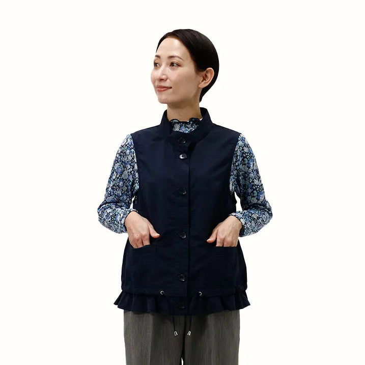 【裾のフリルが大人カワイイを演出・洗濯機◎たたんでバッグにIN】ナイロンタフタベスト