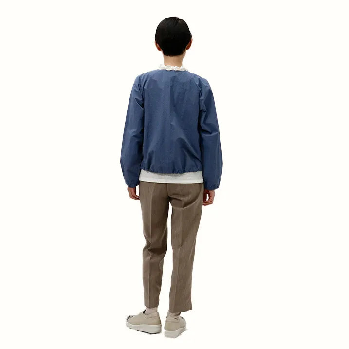 【立ち姿を美しく演出・軽量設計で、疲れにくく快適】タックブルゾン