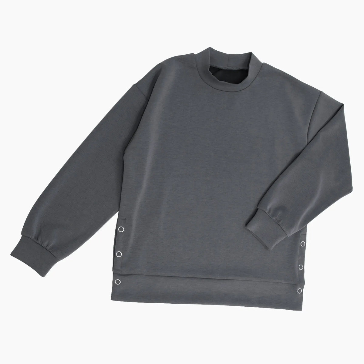 【サイドスリットで重ね着もきれいに決まる】リングドットボタンスリットプルオーバー