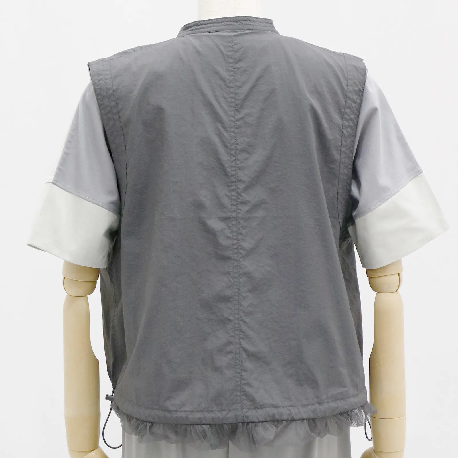 【リバーシブルで2つの表情を楽しめる】チュールリバーシブルベスト