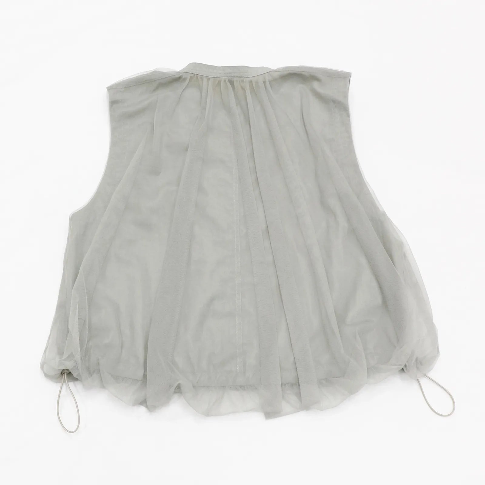 【リバーシブルで2つの表情を楽しめる】チュールリバーシブルベスト