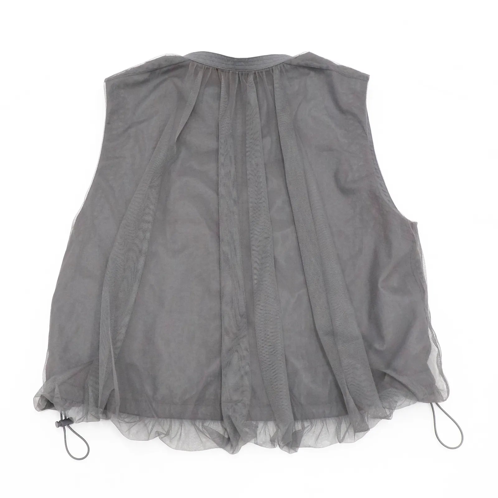 【リバーシブルで2つの表情を楽しめる】チュールリバーシブルベスト