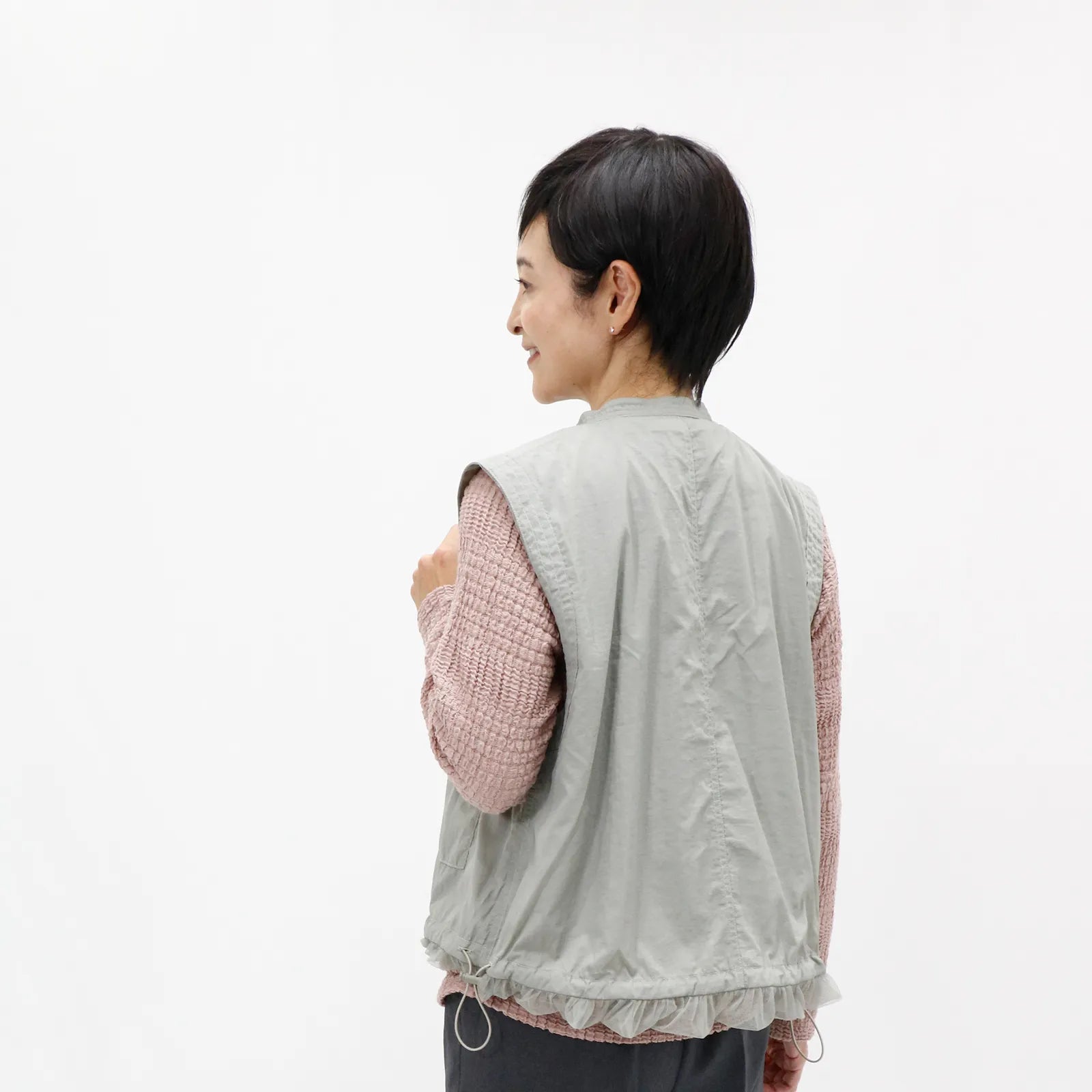 【リバーシブルで2つの表情を楽しめる】チュールリバーシブルベスト