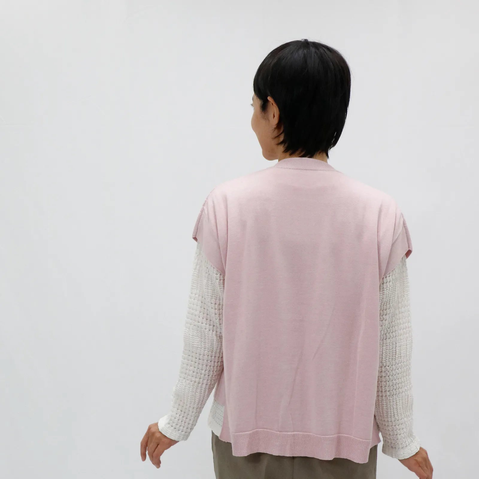 【抗菌防臭加工の立体的なベスト】プリーツニットベスト