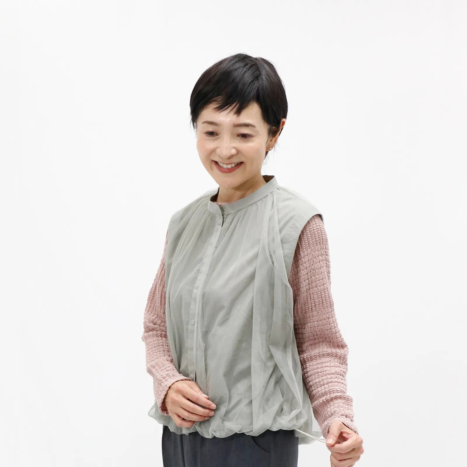 【リバーシブルで2つの表情を楽しめる】チュールリバーシブルベスト