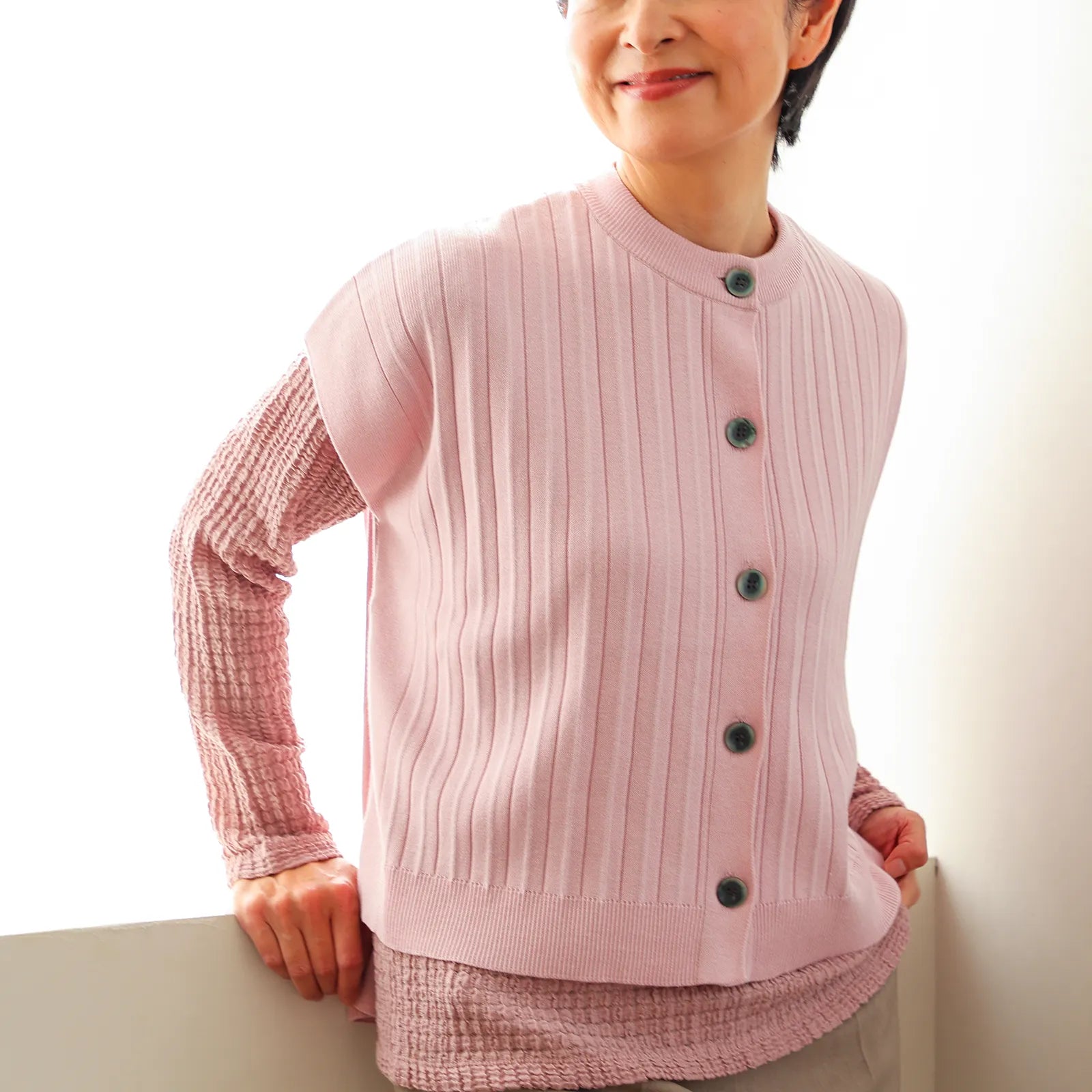 【抗菌防臭加工の立体的なベスト】プリーツニットベスト