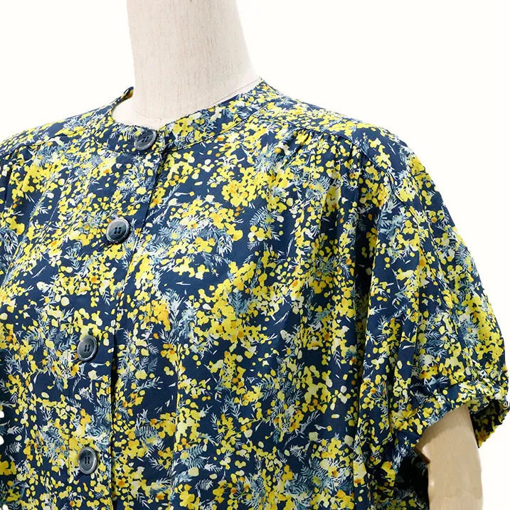 [Washable] Blurred floral print blouse