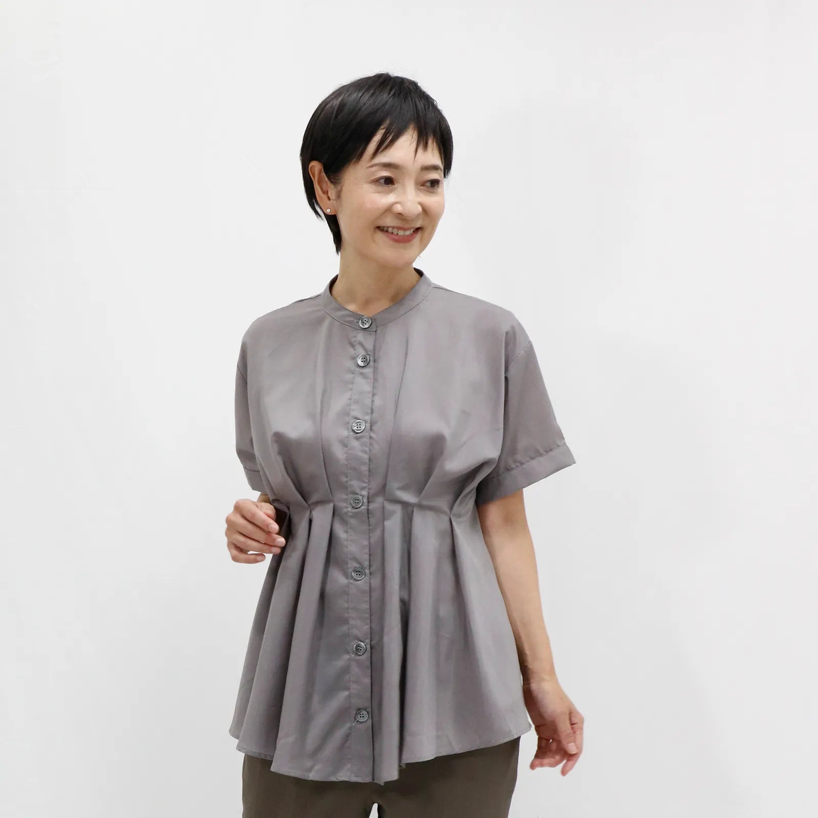 【日本製・接触冷感＆吸水速乾で汗ばむ夏の日にも心地よく】タックドレープブラウス