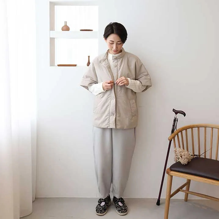 [Made in Japan, versatile] Darted pants with a brushed back