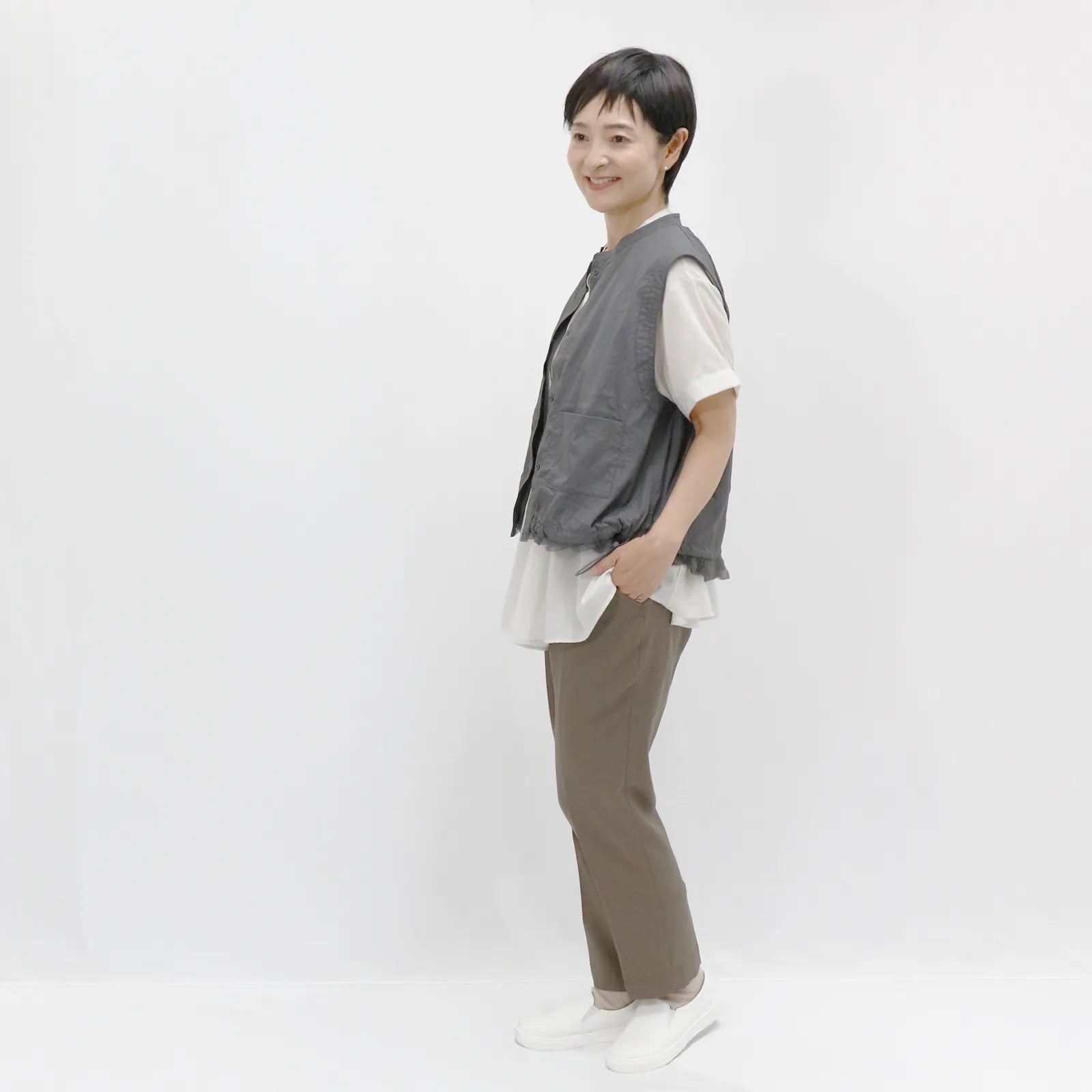 【リバーシブルで2つの表情を楽しめる】チュールリバーシブルベスト