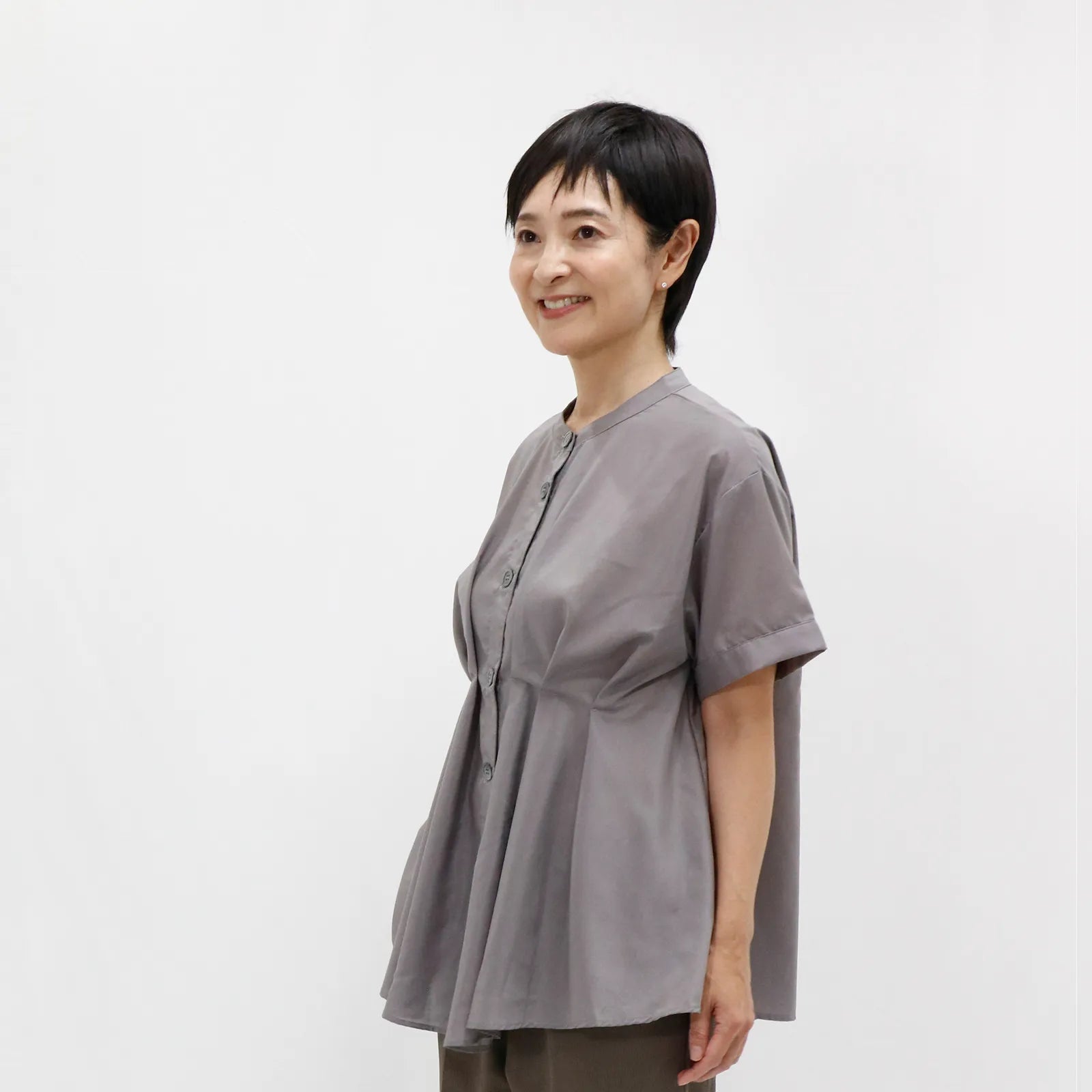 【日本製・接触冷感＆吸水速乾で汗ばむ夏の日にも心地よく】タックドレープブラウス