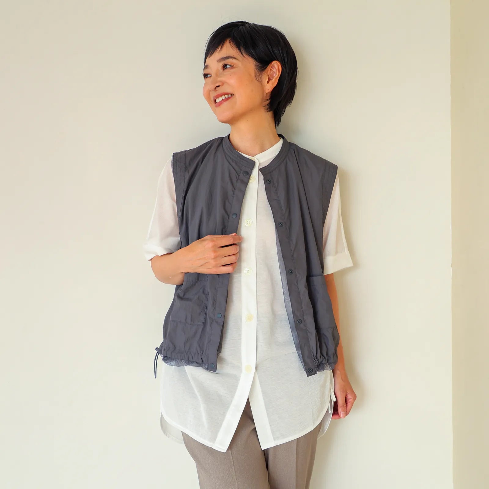 【リバーシブルで2つの表情を楽しめる】チュールリバーシブルベスト
