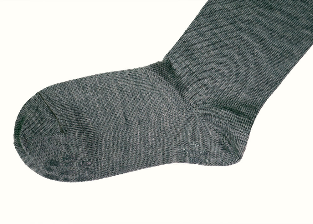 Loose fitting socks with anti-slip