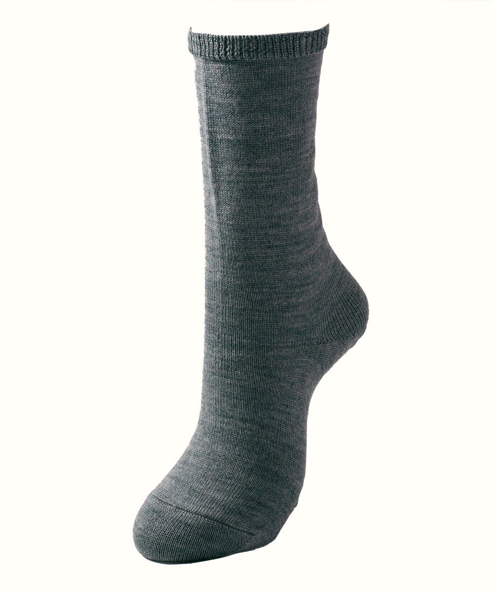 Loose fitting socks with anti-slip