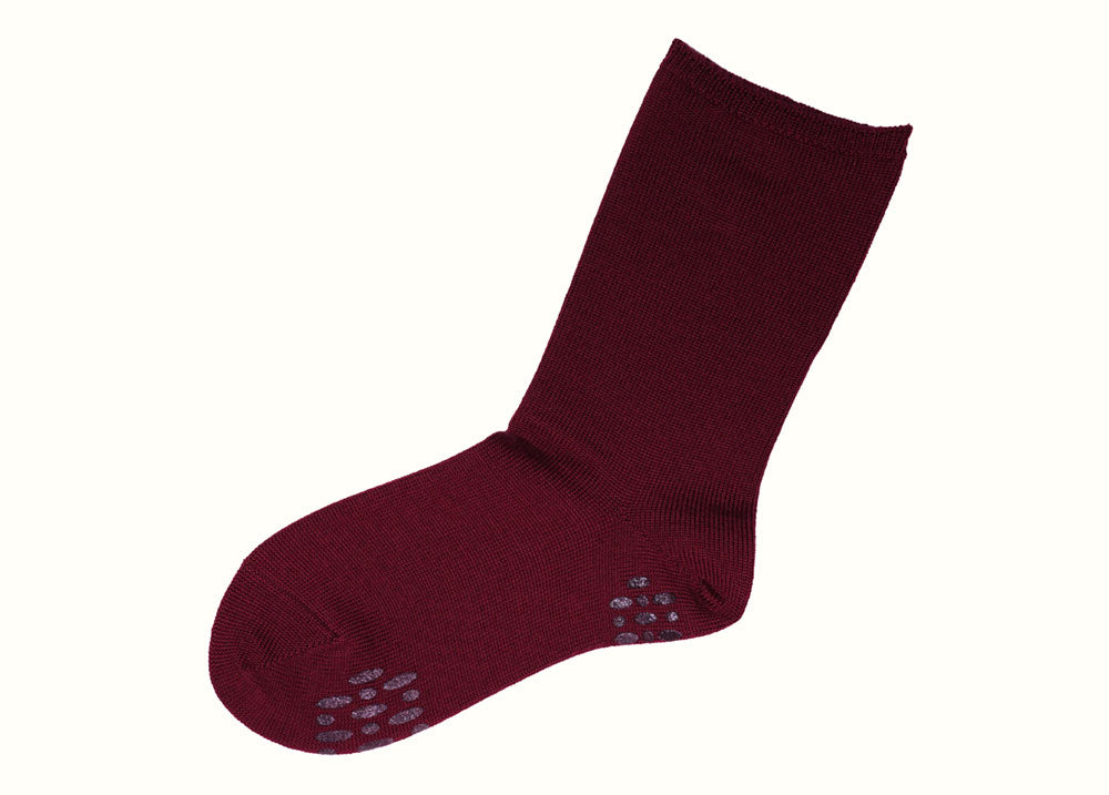 Loose fitting socks with anti-slip