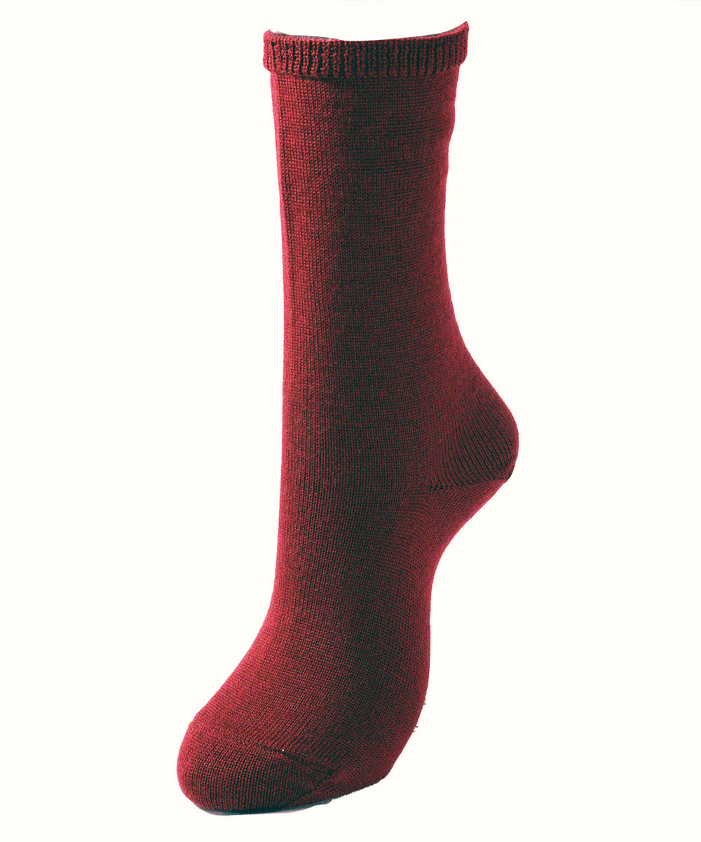 Loose fitting socks with anti-slip