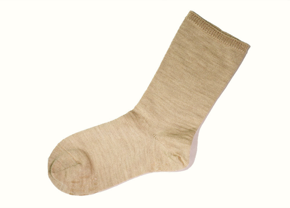 Loose fitting socks with anti-slip