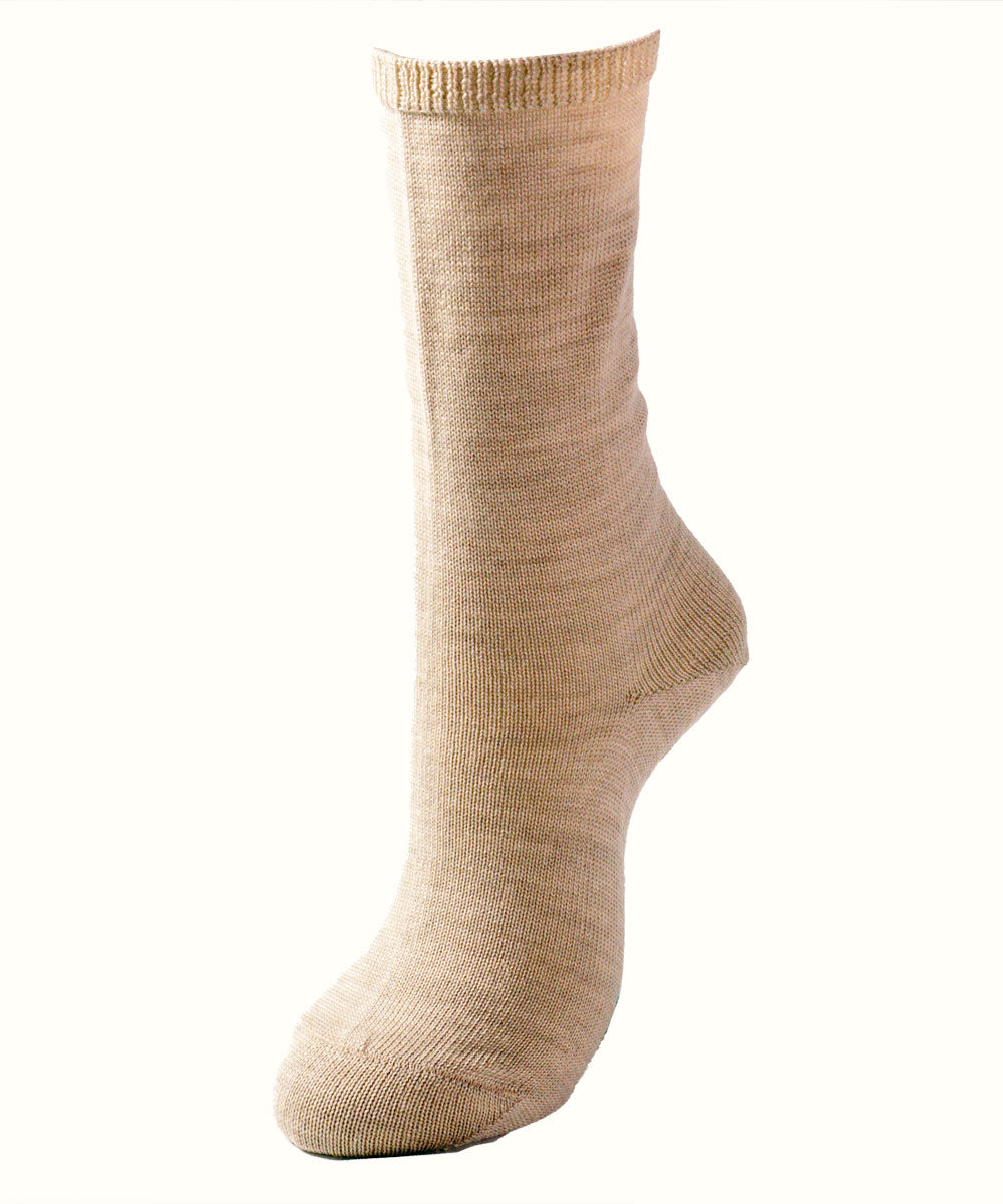 Loose fitting socks with anti-slip