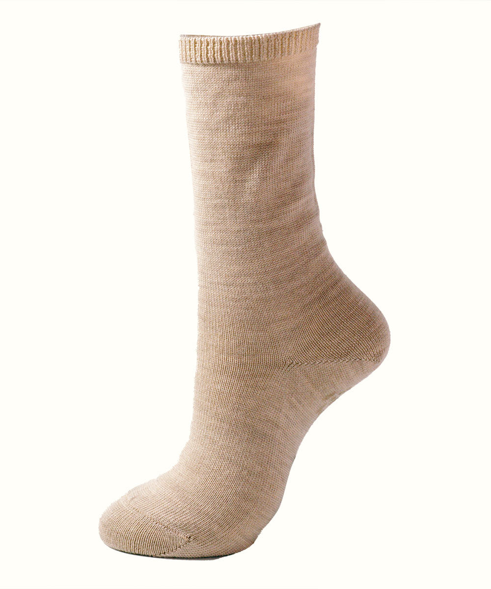 Loose fitting socks with anti-slip