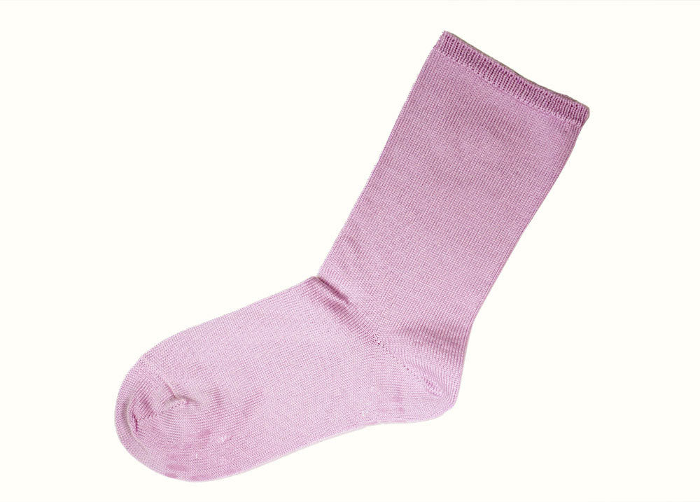 Loose fitting socks with anti-slip