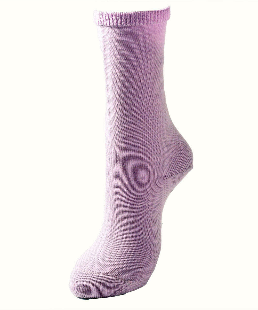 Loose fitting socks with anti-slip